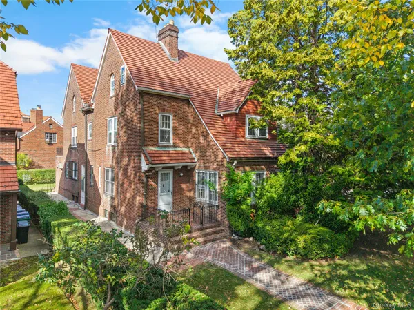 $2,700,000 | 69-54 Dartmouth Street | Forest Hills