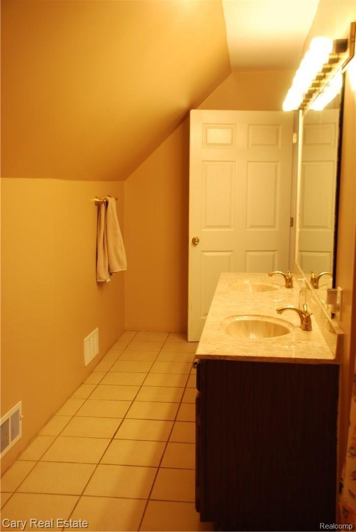 9853 Crofoot Road Fowlerville, MI 48836 - Photo 22 of 34 DSC_9470.JPG