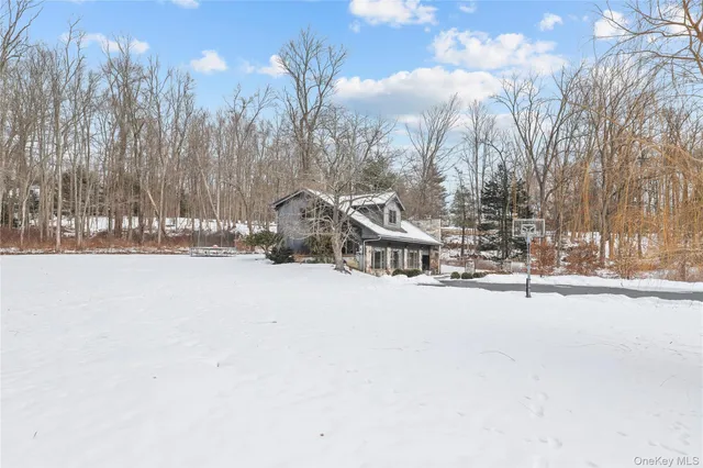 $4,575 | 600 Cantitoe Street, Unit CARRIAGE HOUSE, Bedford, NY 10506