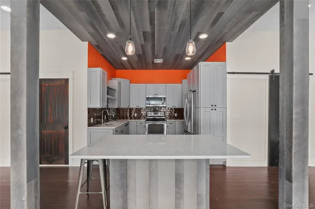 $4,575 | 600 Cantitoe Street, Unit CARRIAGE HOUSE, Bedford, NY 10506