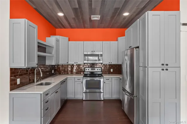 $4,575 | 600 Cantitoe Street, Unit CARRIAGE HOUSE, Bedford, NY 10506