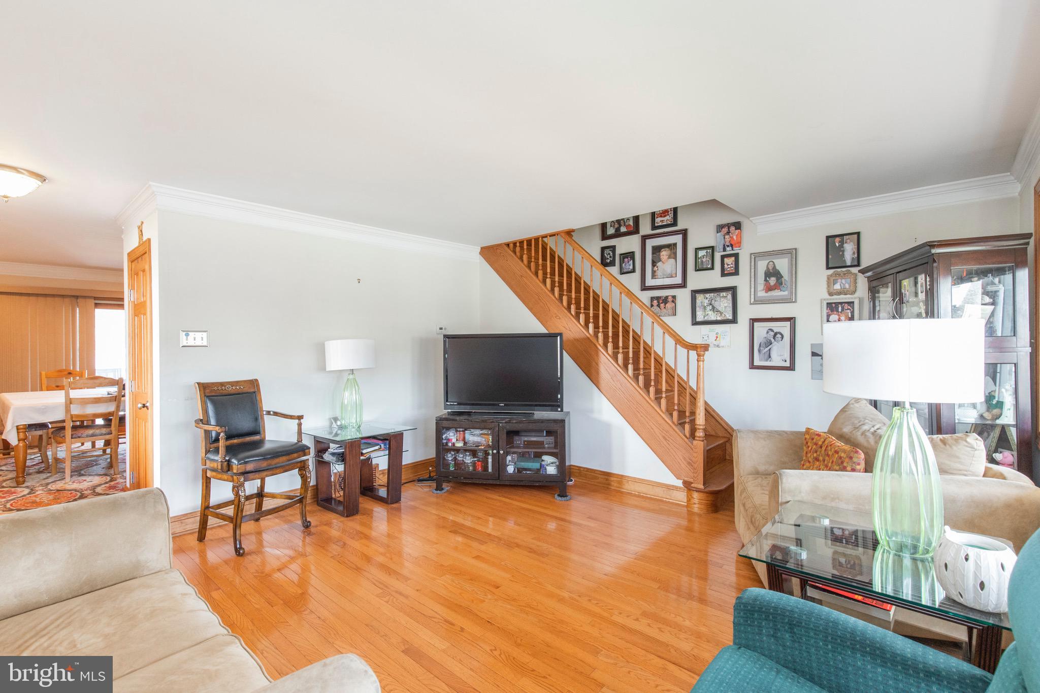 832 Hood Road Swarthmore, PA 19081 - Photo 3 of 28 Living Room