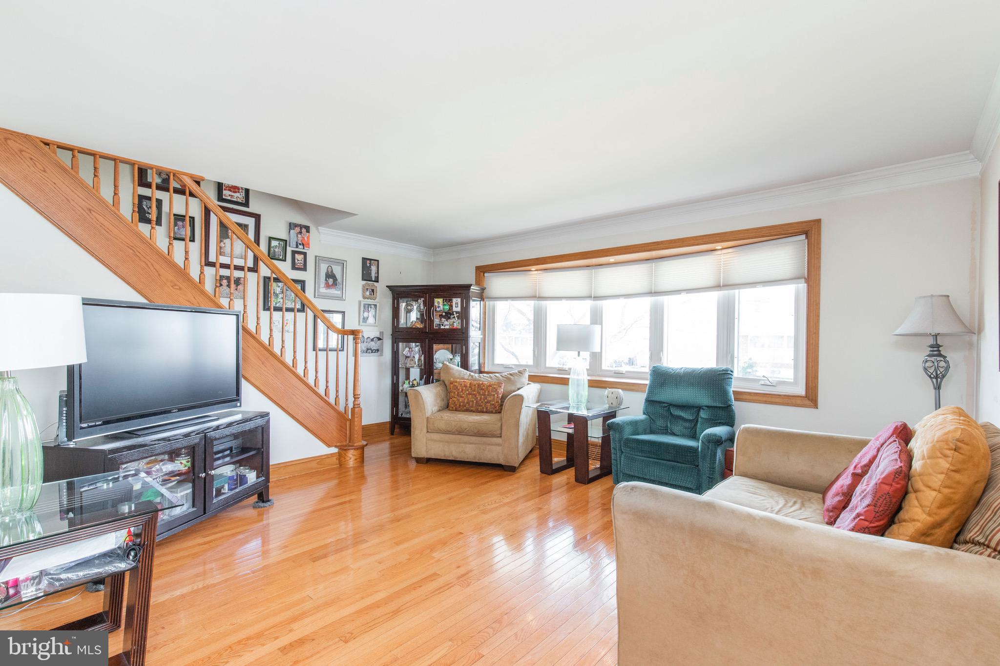 832 Hood Road Swarthmore, PA 19081 - Photo 4 of 28 Living Room