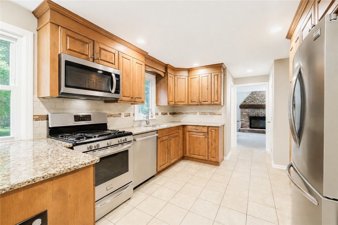 455 Reeves Road Pittsford, NY 14534 - Photo 11 of 27