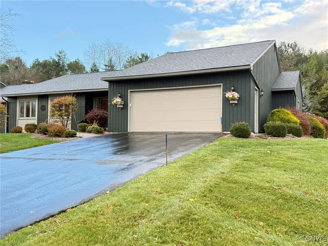 $450,000 | 116 Spyglass Lane, Manlius, NY 13066