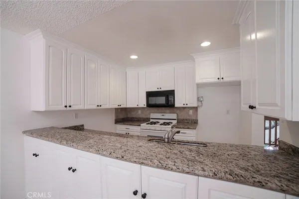 $509,999 | 7101 Farralone Avenue, Unit 135, Canoga Park, CA 91303