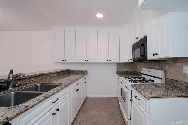 $509,999 | 7101 Farralone Avenue, Unit 135, Canoga Park, CA 91303