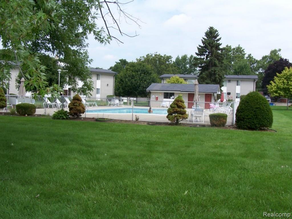 26720 Joy Road, Unit B3 Redford, MI 48239 - Photo 2 of 12 000_3839.jpg