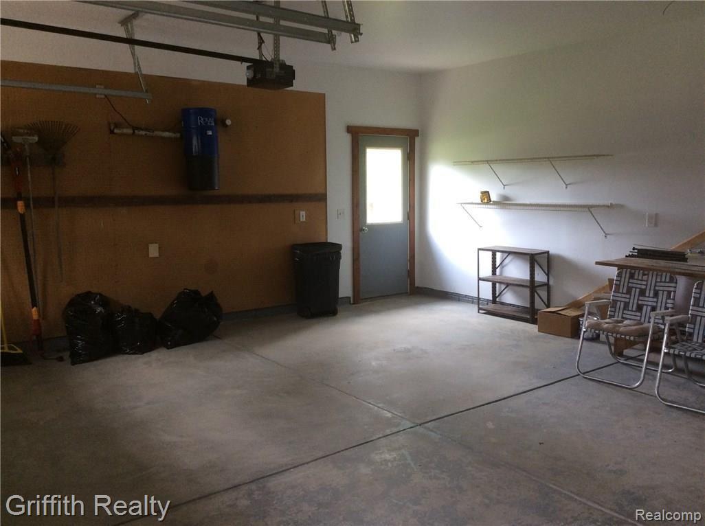 7290 Green Road Fenton, MI 48430 - Photo 23 of 32 IMG_6346.JPG