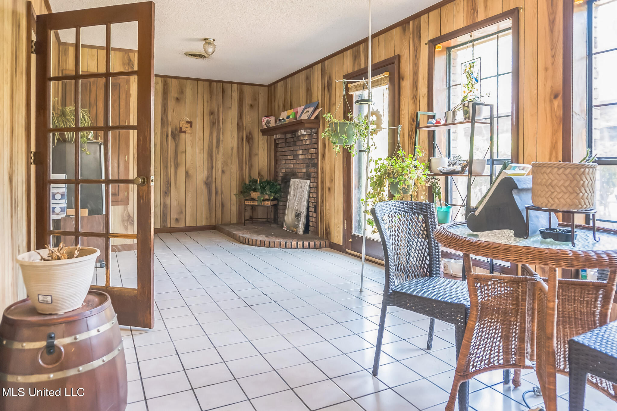 1551 Highway 4 Ashland, MS 38603 - Photo 14 of 31 14_1551_Hwy_4E_Ashland_MS_38603-Living_r