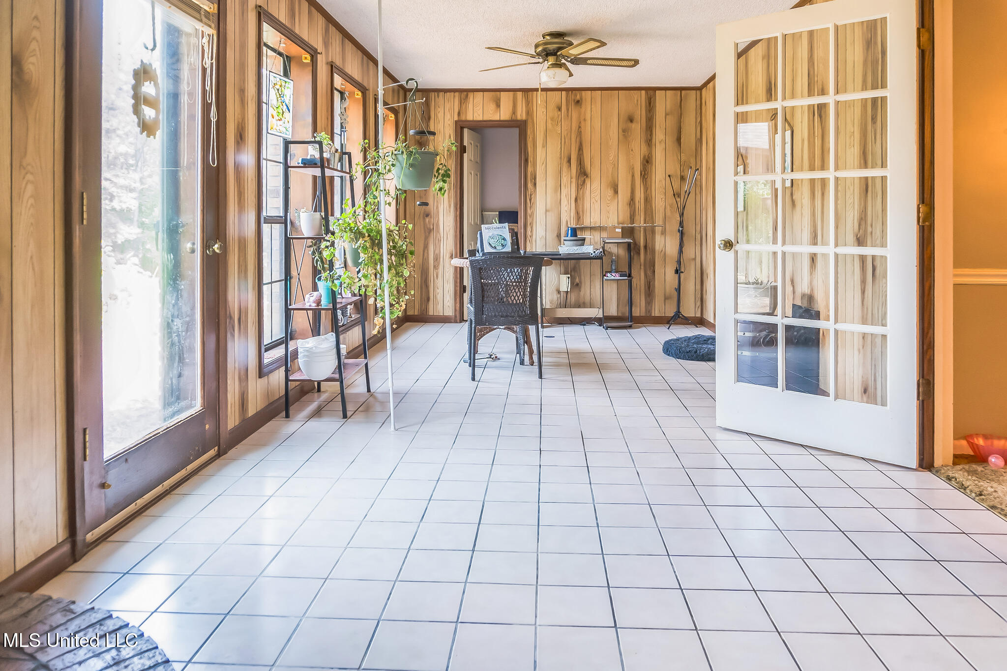 1551 Highway 4 Ashland, MS 38603 - Photo 7 of 31 07_1551_Hwy_4E_Ashland_MS_38603-Foyer-DS