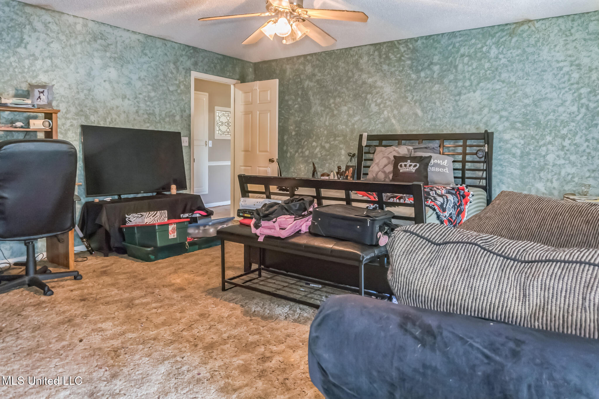 1551 Highway 4 Ashland, MS 38603 - Photo 9 of 31 09_1551_Hwy_4E_Ashland_MS_38603-Living_r