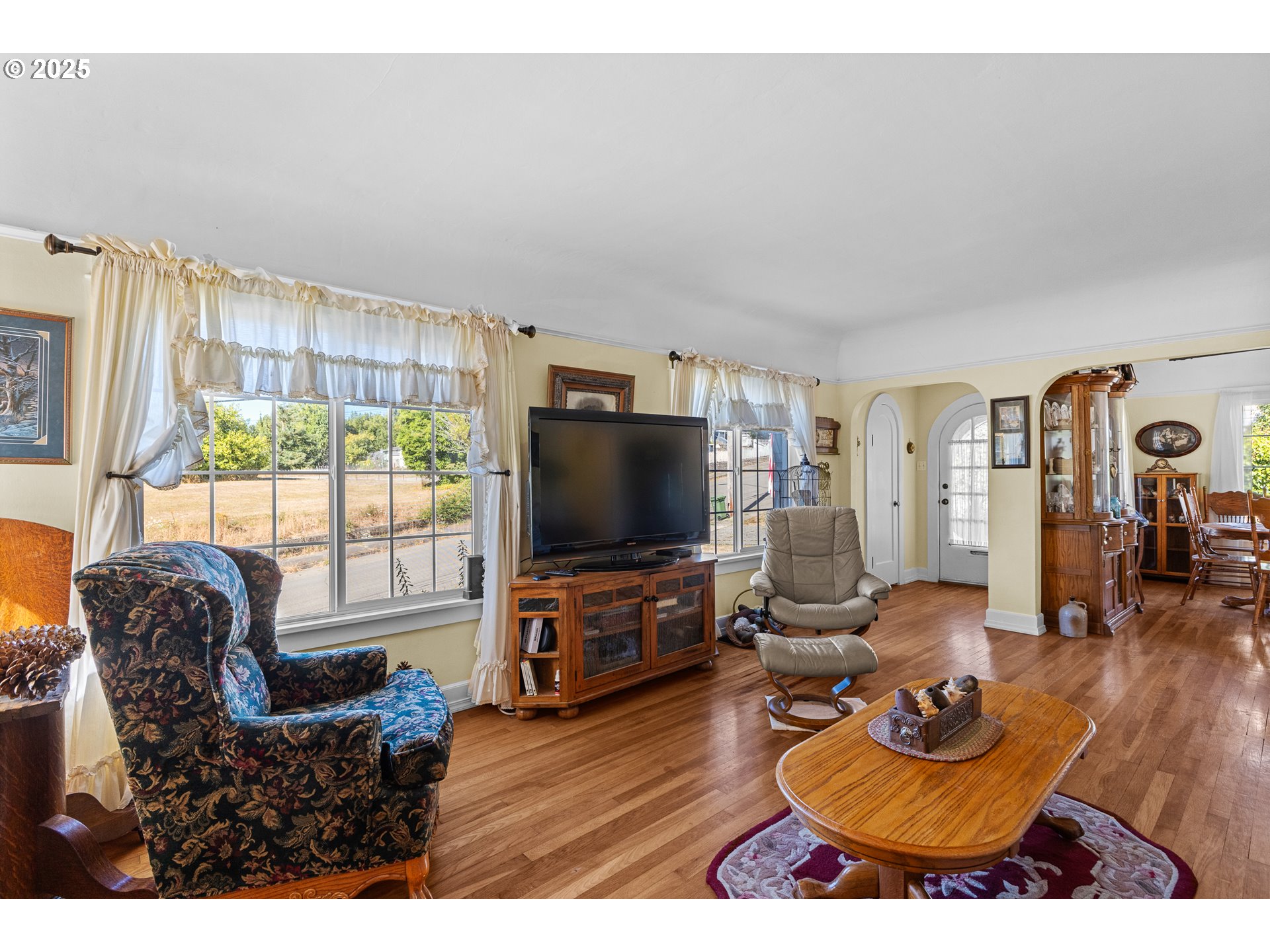 1112 Spruce Street Myrtle Point, OR 97458 - Photo 12 of 47 a living room with furniture and a flat screen tv