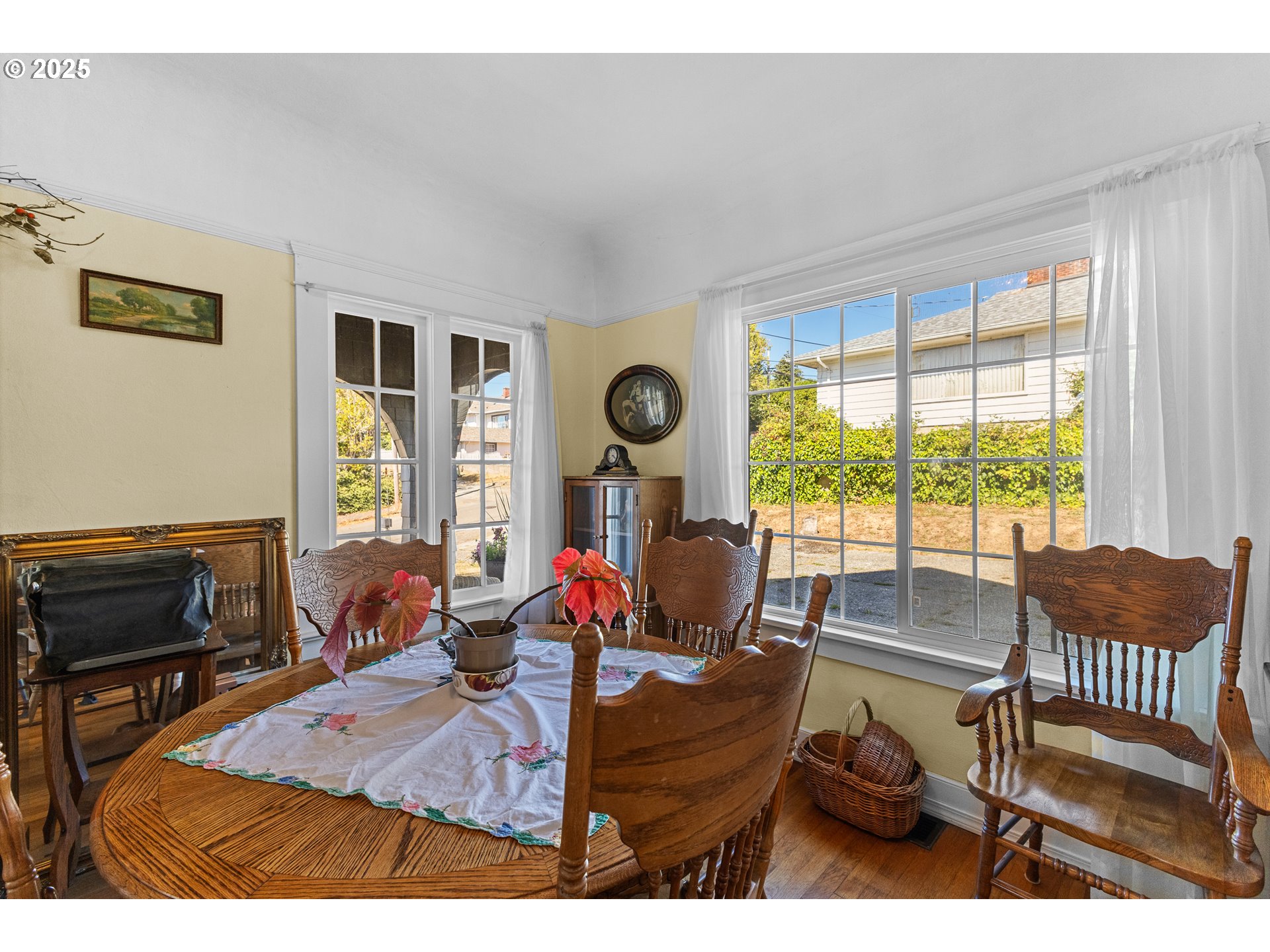 1112 Spruce Street Myrtle Point, OR 97458 - Photo 16 of 47 a living room with furniture and a floor to ceiling window