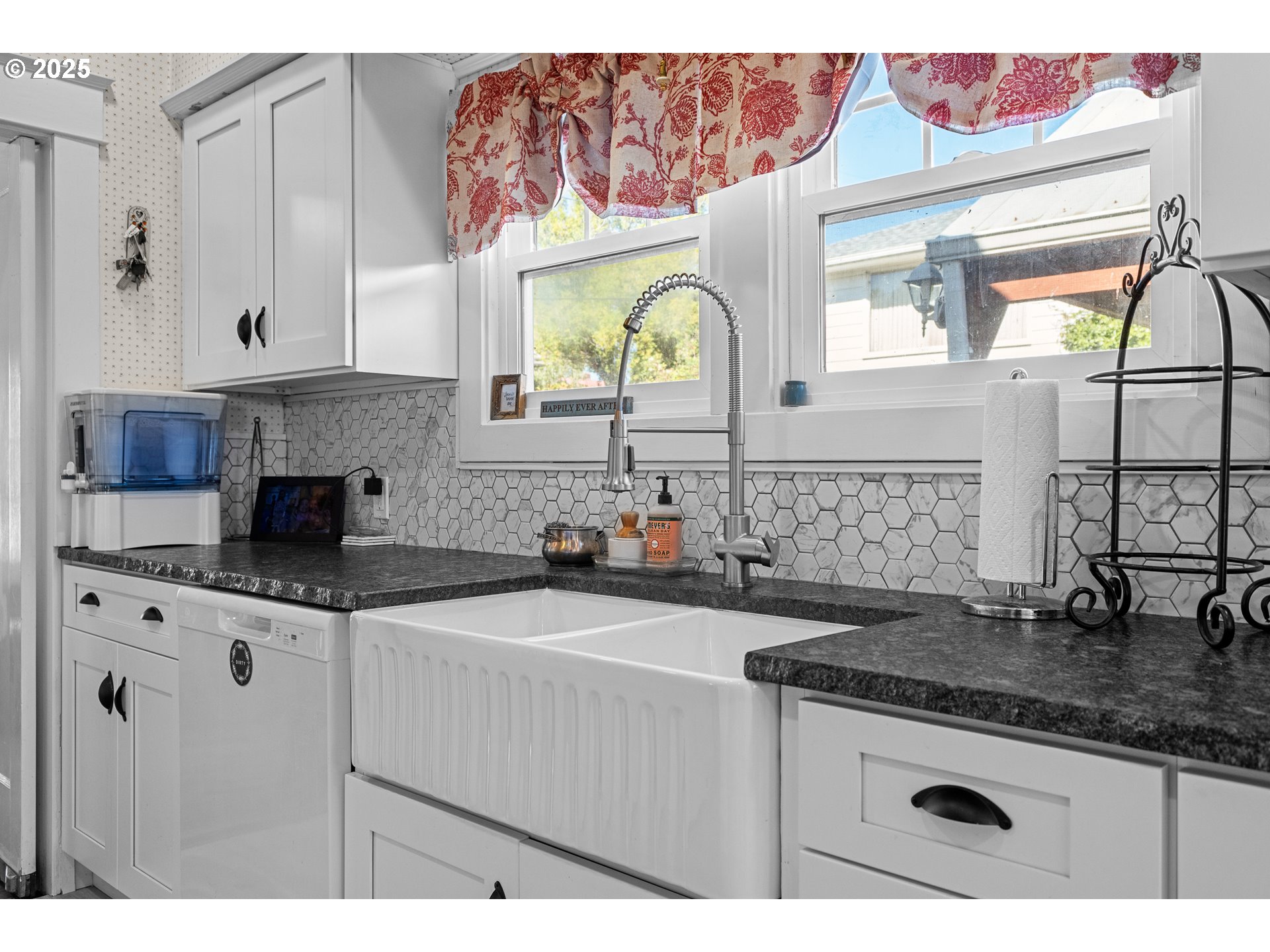 1112 Spruce Street Myrtle Point, OR 97458 - Photo 19 of 47 a kitchen with stainless steel appliances granite countertop a sink a stove and cabinets