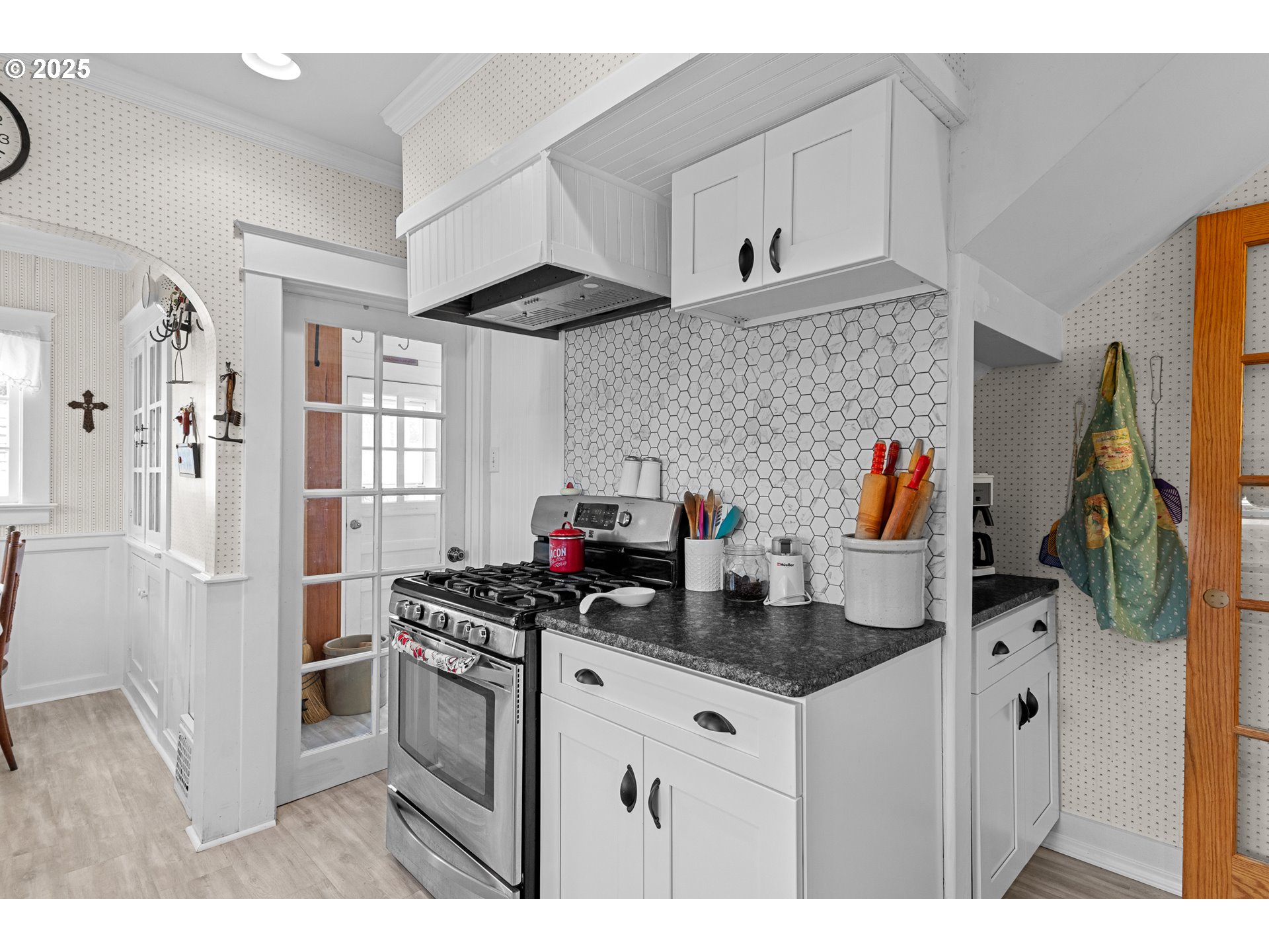 1112 Spruce Street Myrtle Point, OR 97458 - Photo 21 of 47 a kitchen with stainless steel appliances granite countertop a stove and a refrigerator