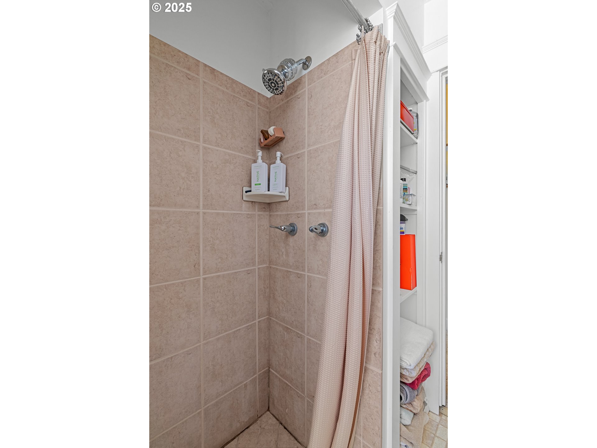 1112 Spruce Street Myrtle Point, OR 97458 - Photo 28 of 47 a bathroom with a shower and a shower curtain