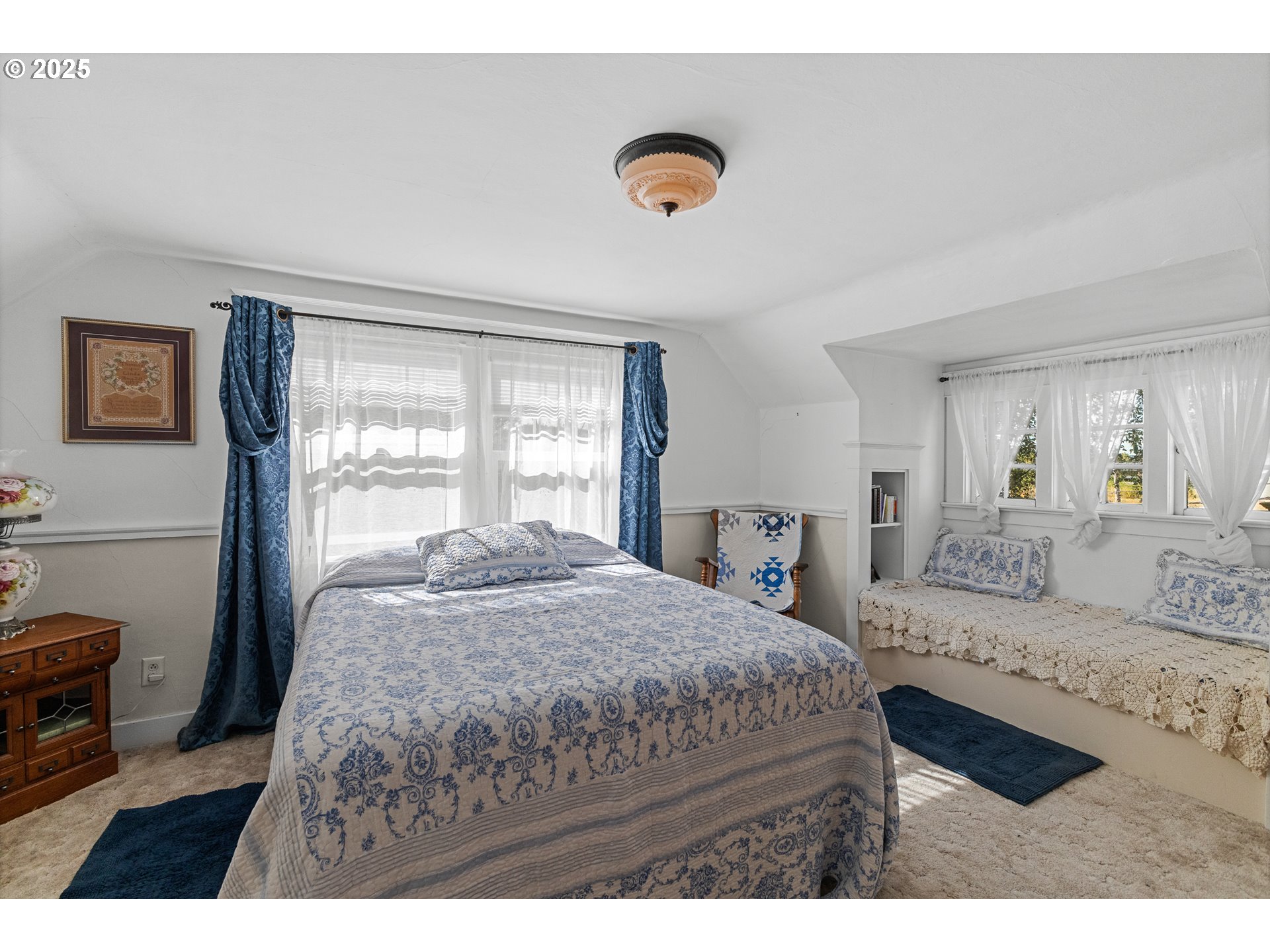 1112 Spruce Street Myrtle Point, OR 97458 - Photo 34 of 47 a bedroom with a bed and a dresser