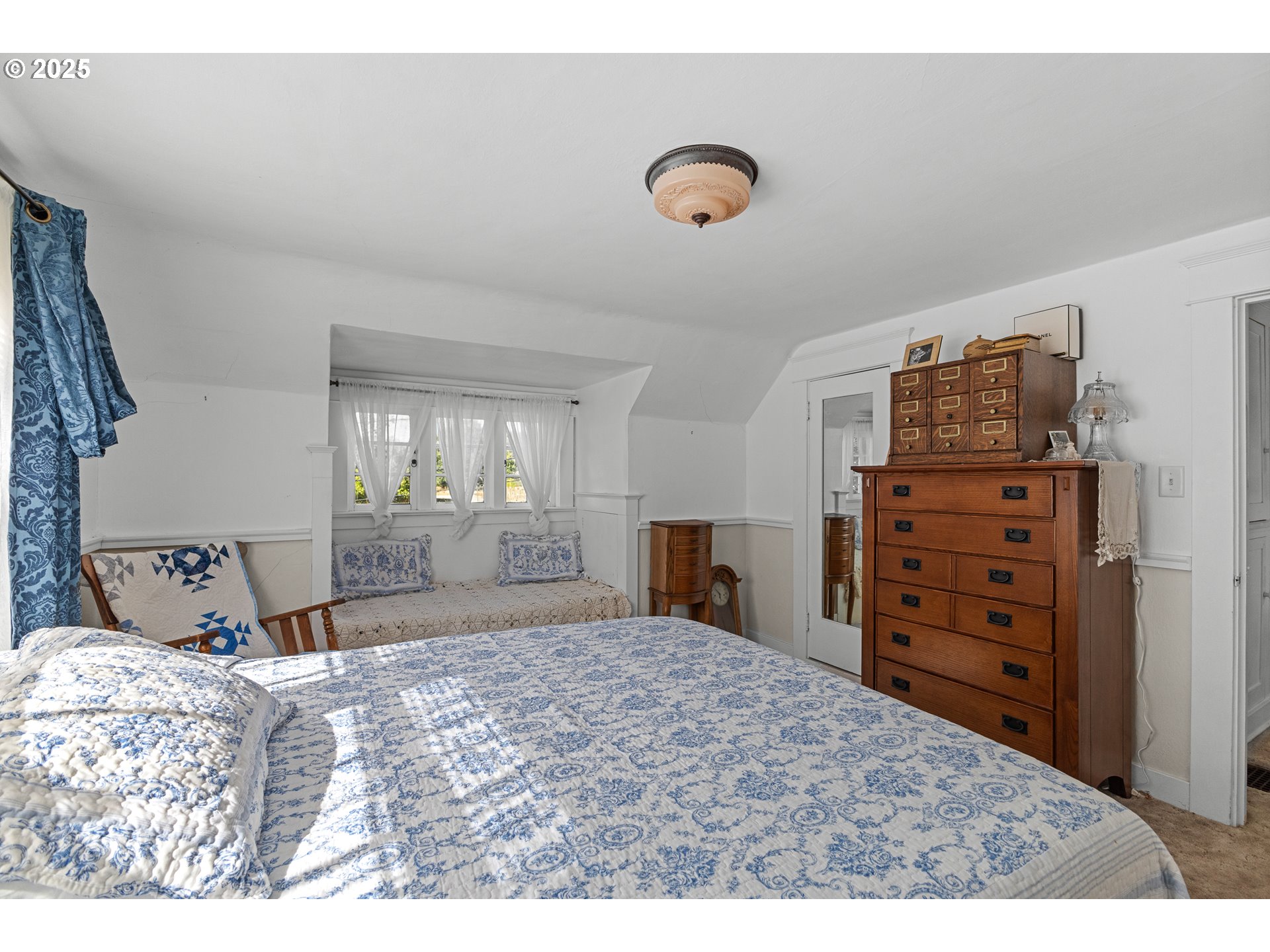 1112 Spruce Street Myrtle Point, OR 97458 - Photo 35 of 47 a bedroom with a bed and a dresser