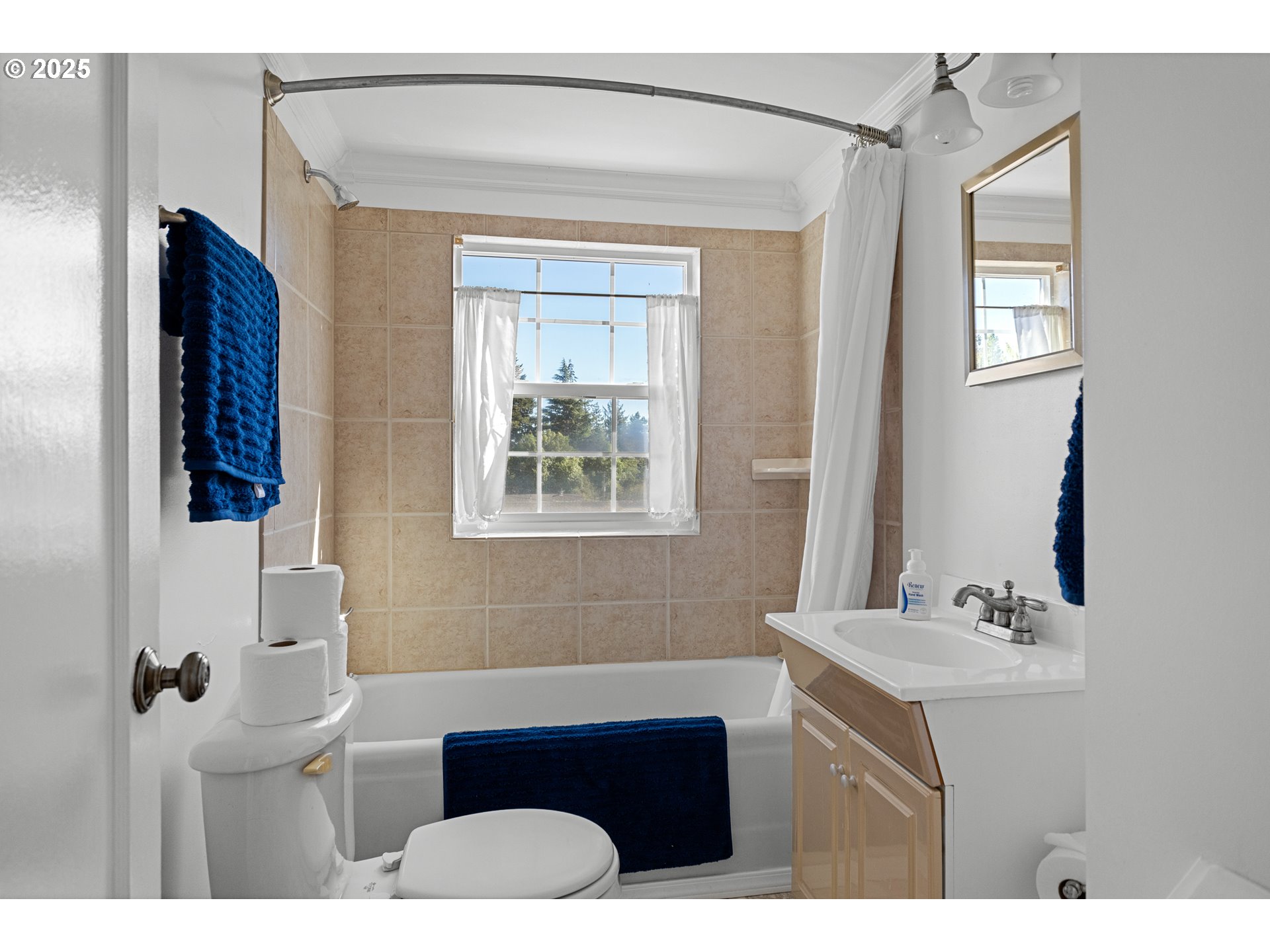 1112 Spruce Street Myrtle Point, OR 97458 - Photo 37 of 47 a bathroom with a sink a toilet and shower