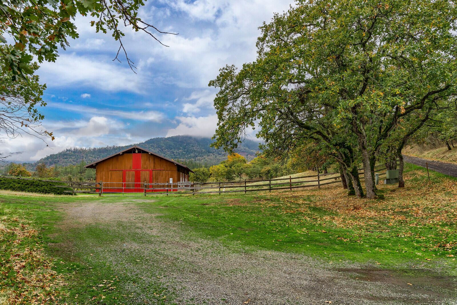 4347 Pioneer Road Medford, OR 97501 - Photo 1 of 52 15_PR_15_mls