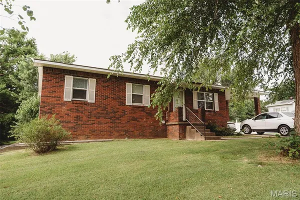 $219,900 | 2815 West Lakeview Drive, Poplar Bluff, MO 63901
