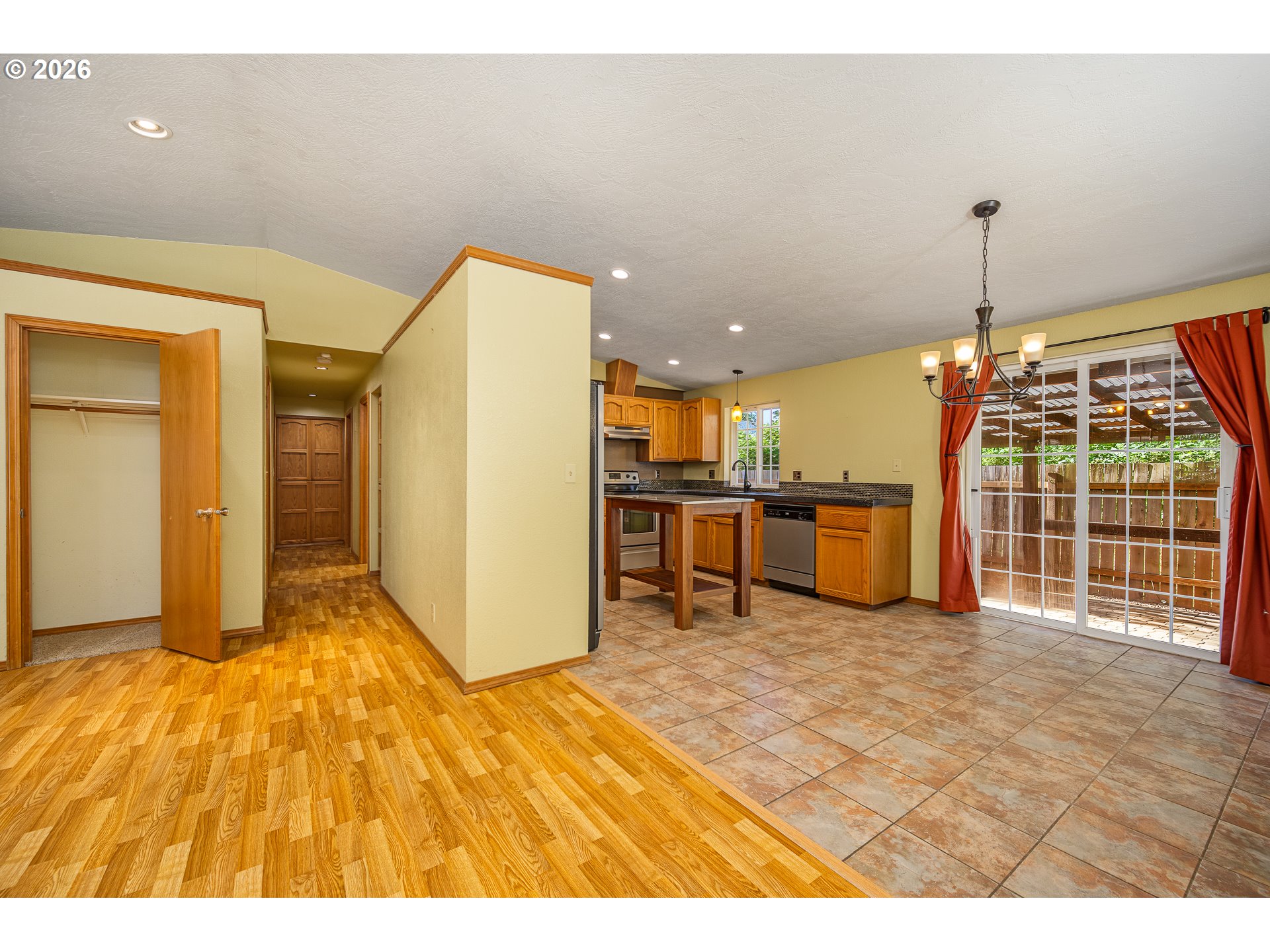 4351 Elderberry Street Springfield, OR 97478 - Photo 4 of 38