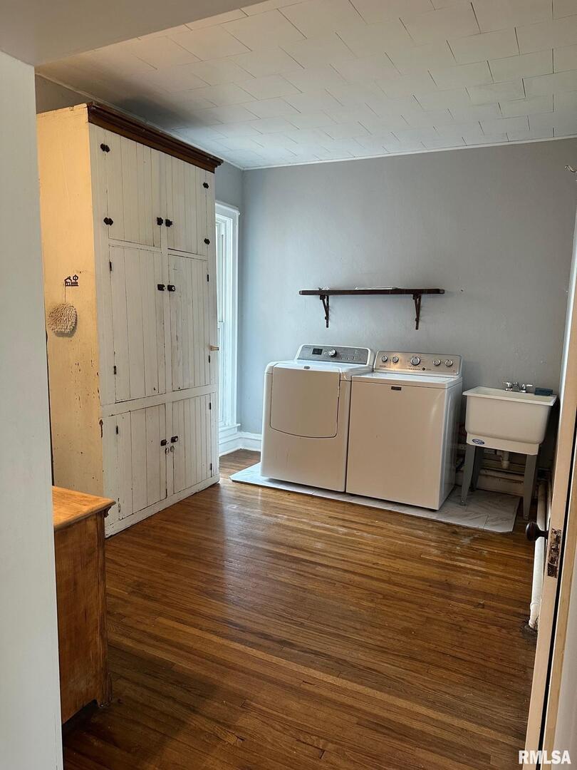 323 Lincoln Street Miles, IA 52064 - Photo 8 of 34 a view of empty room with wooden floor