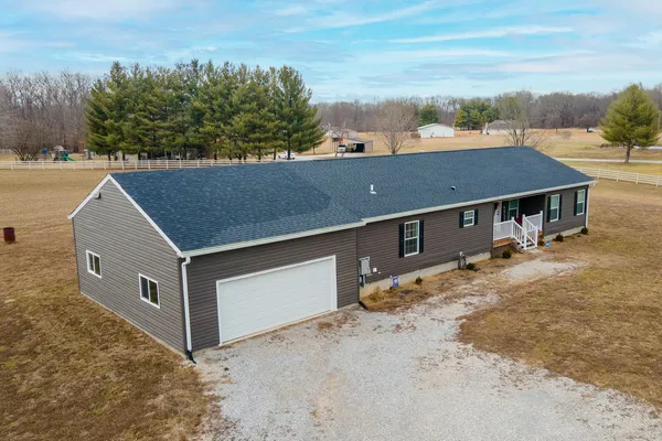 $305,000 | 13310 East Idlewood Road, Mount Vernon, IL 62864