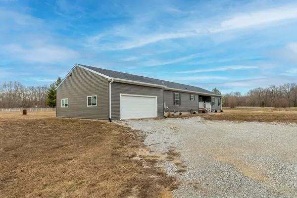 $305,000 | 13310 East Idlewood Road, Mount Vernon, IL 62864