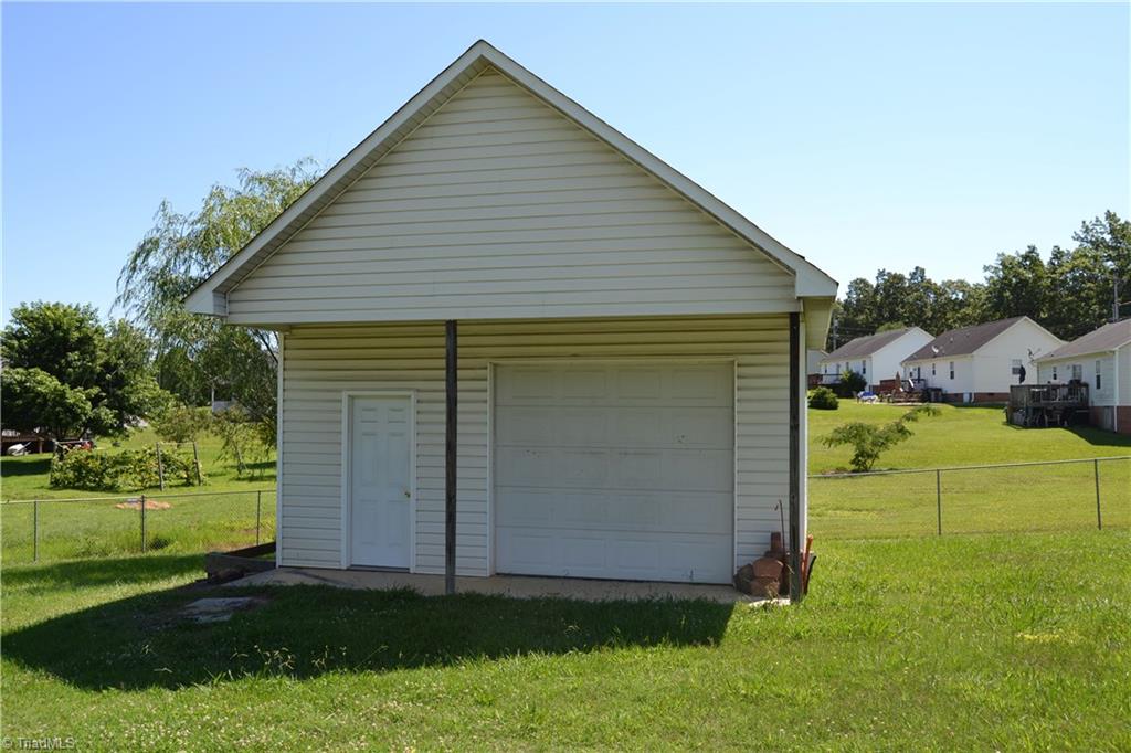 213 Albertson Road Thomasville, NC 27360 - Photo 5 of 27 Gallery Image 5