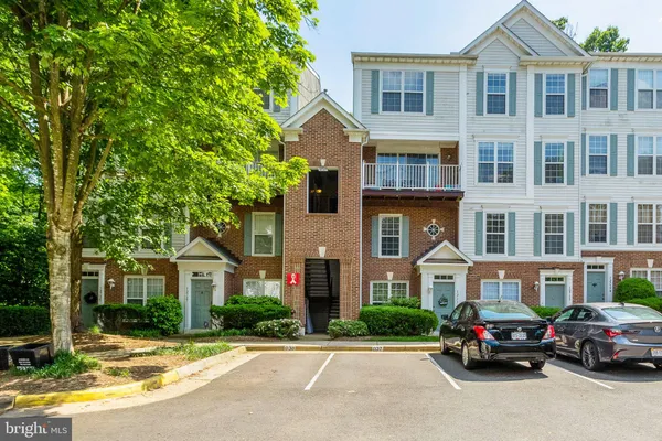 $2,600 | 12729 Fair Crest Court, Unit 39301, Fairfax, VA 22033