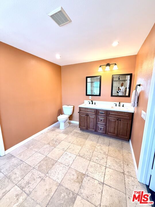 1629 Julia Way Riverside, CA 92501 - Photo 9 of 30