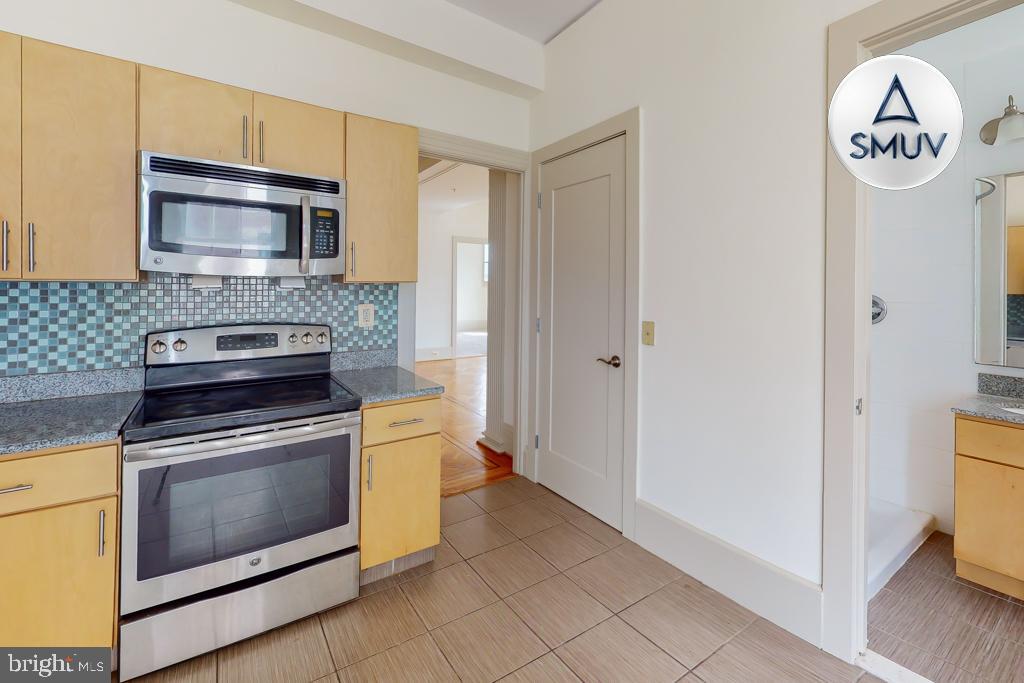 11 East Chase Street, Unit 506 Baltimore, MD 21202 - Photo 29 of 32 Modern kitchen with sleek finishes.