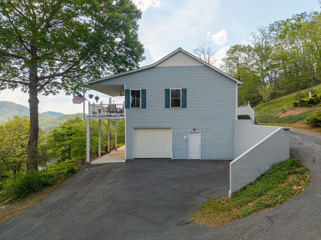 619 Pounding Mill Loop Hayesville, NC 28904 - Photo 4 of 54 a view of a house with backyard and garden