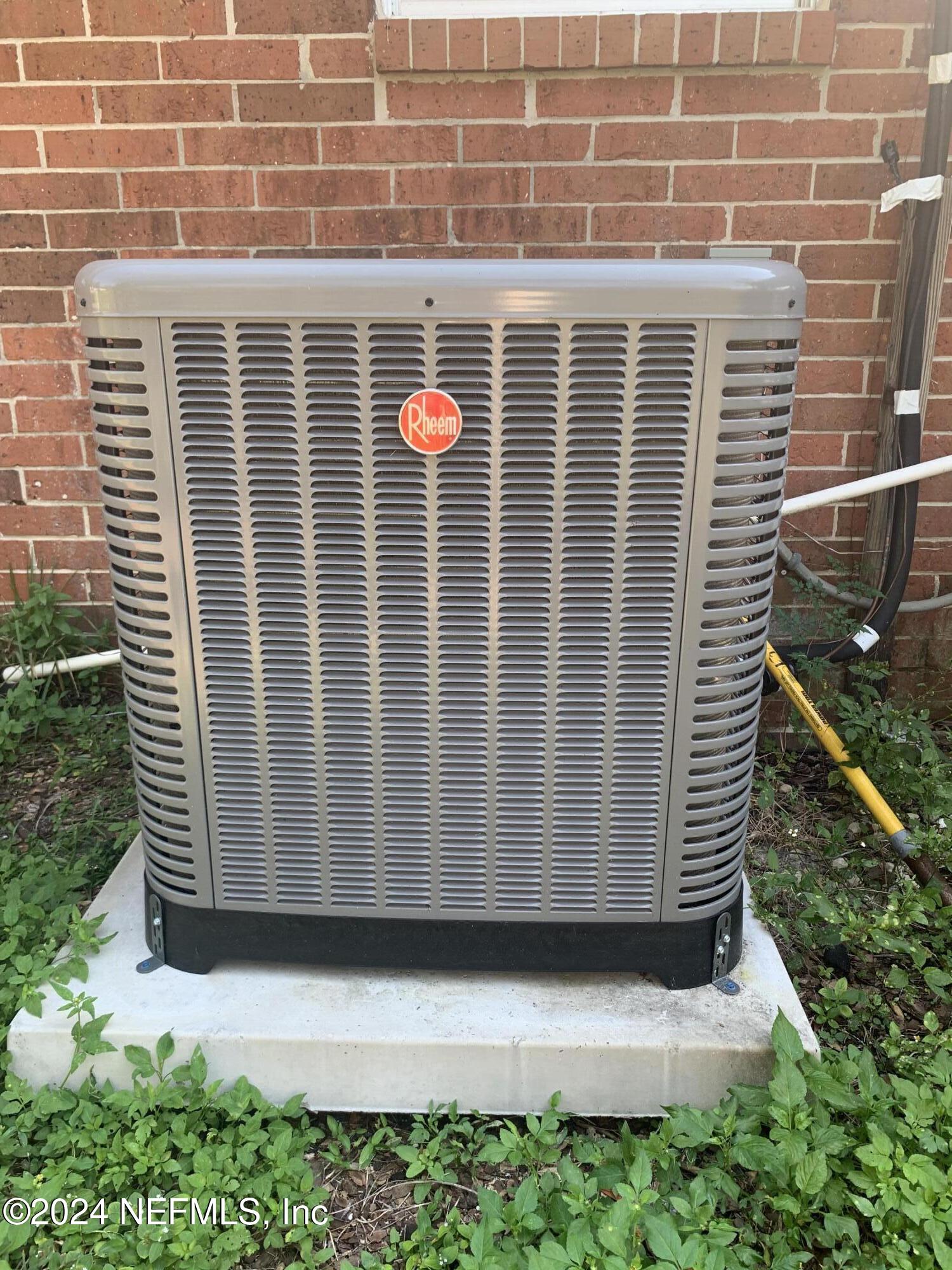 10558 Tulsa Road Jacksonville, FL 32218 - Photo 21 of 24 a view of wooden door