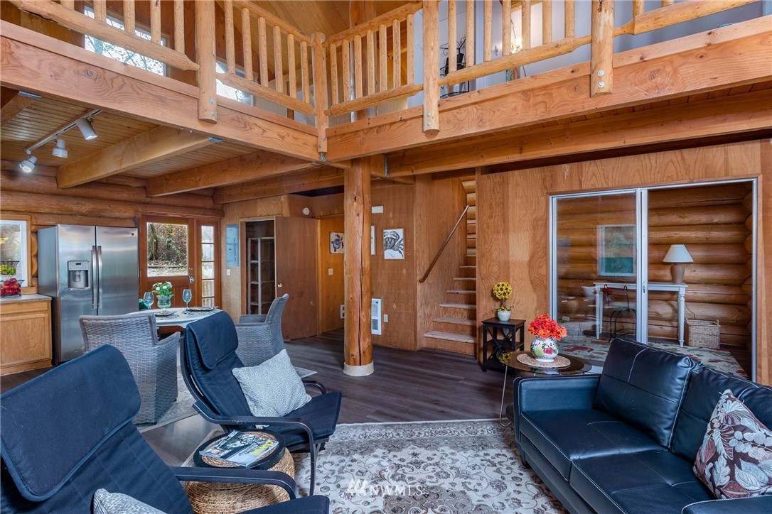 5720 Cameron Road Freeland, WA 98249 - Photo 17 of 36 a living room filled with furniture