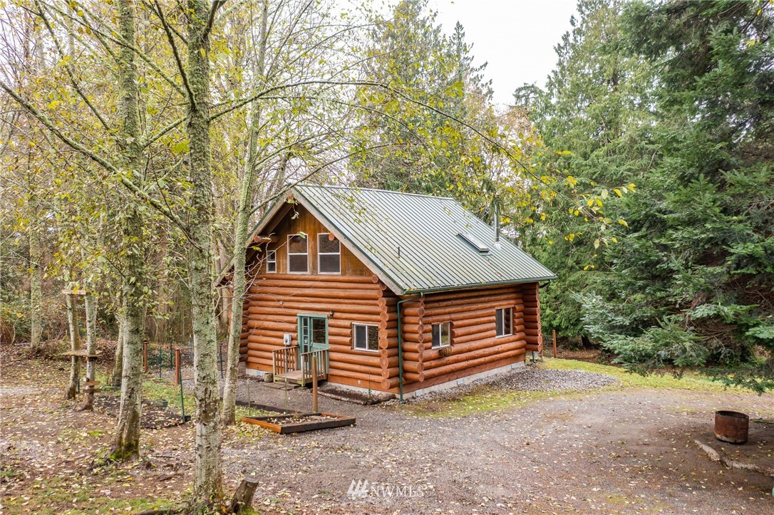 5720 Cameron Road Freeland, WA 98249 - Photo 7 of 36 a backyard of a house with a yard and garage