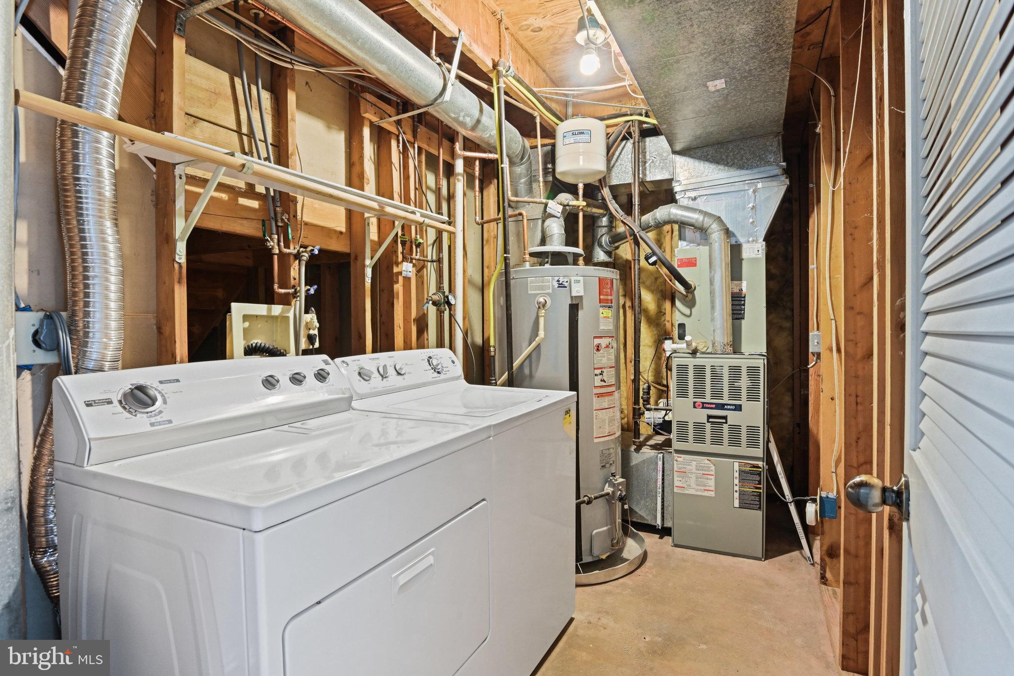 21174 Wildflower Square Ashburn, VA 20147 - Photo 26 of 30 a utility room with dryer and washer