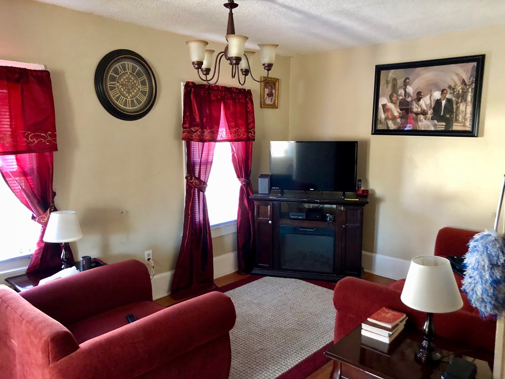 29 Woodrow Street Springfield, MA 01119 - Photo 6 of 17 Gallery Image 6