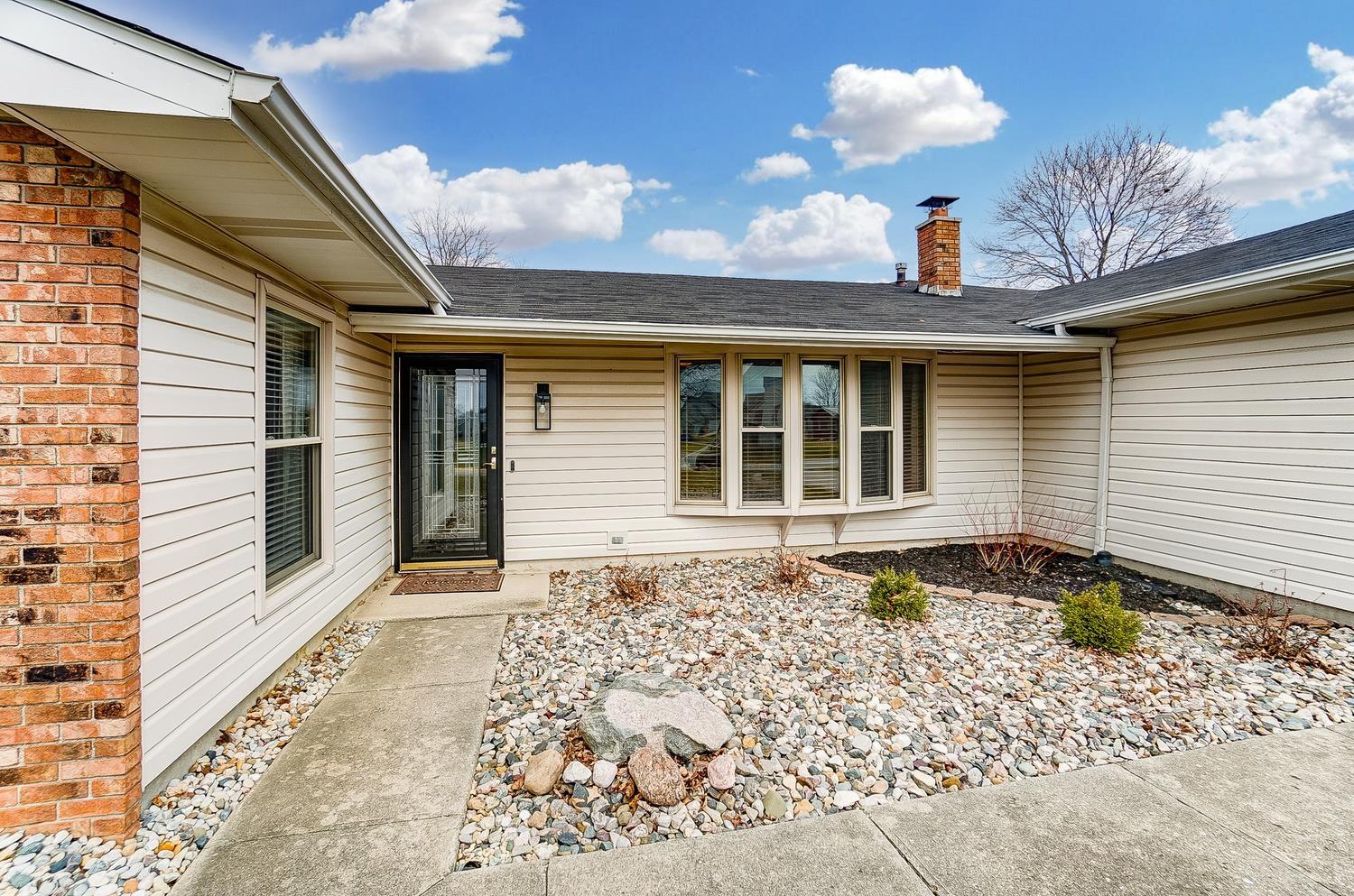 313 Meadowmere Drive Butler, IN 46721 - Photo 3 of 33