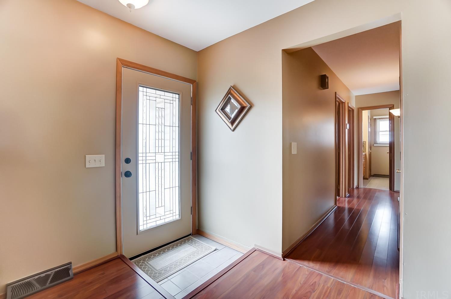 313 Meadowmere Drive Butler, IN 46721 - Photo 4 of 33