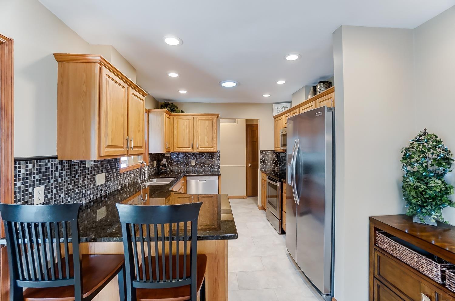 313 Meadowmere Drive Butler, IN 46721 - Photo 8 of 33