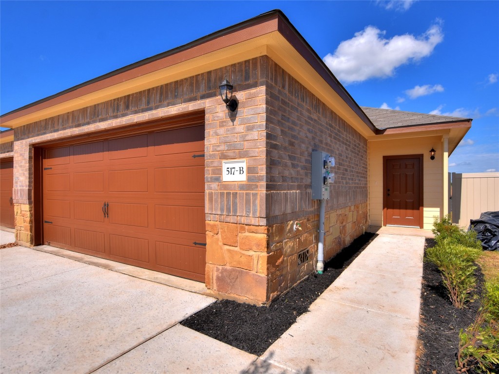 517 Jack Rabbit Lane, Unit B Buda, TX 78610 - Photo 20 of 21 Unit B - Garage