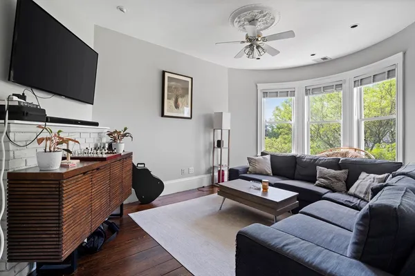 $4,900 | 194 Emerson Street, Unit 3, Boston, MA 02127