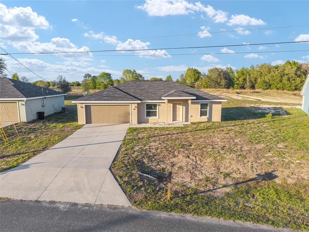 71 Juniper Trail Loop Ocala, FL 34480 - Photo 4 of 58 front view of a house with a dry yard