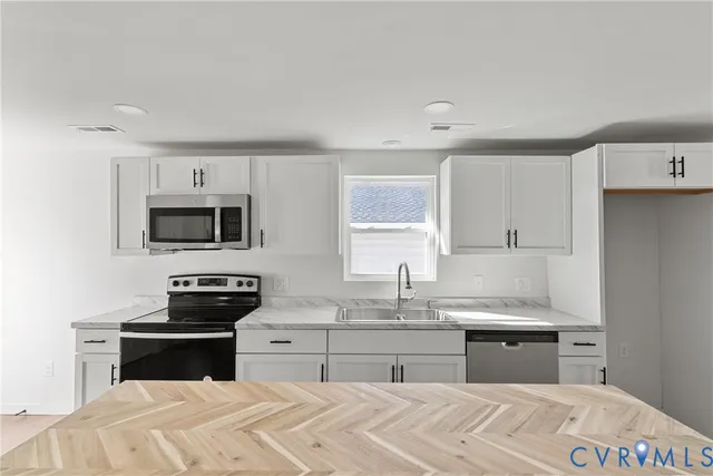 $193,000 | 605 High School Street, Emporia, VA 23847