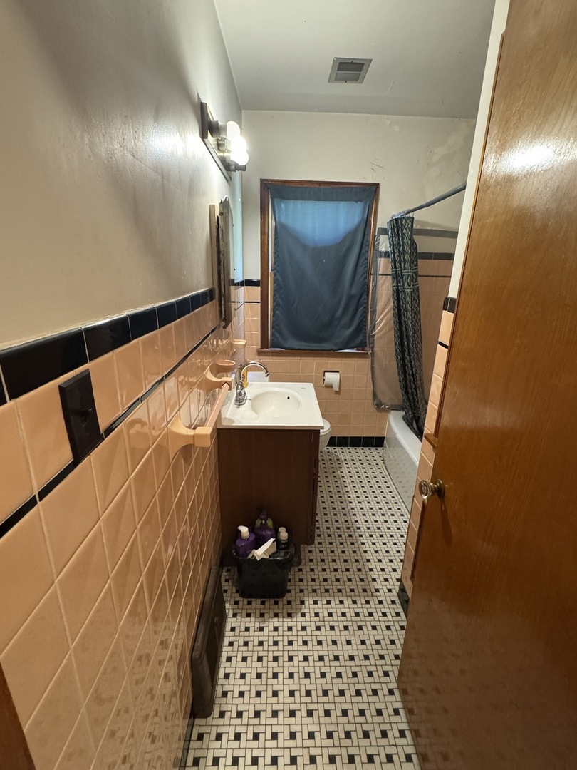 3226 181st Street Lansing, IL 60438 - Photo 12 of 38 a bathroom with a sink toilet and shower