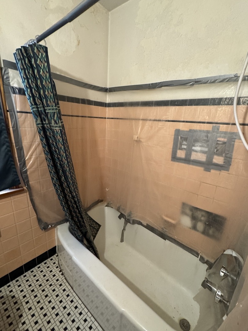 3226 181st Street Lansing, IL 60438 - Photo 13 of 38 a bathroom with a bathtub and shower