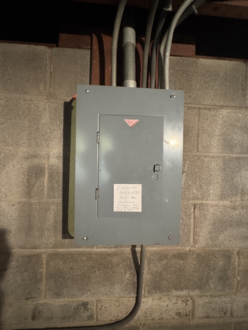 3226 181st Street Lansing, IL 60438 - Photo 33 of 38 a view of a brick wall